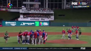 Edwin Díaz suffers apparent leg injury after celebrating Puerto Rico's victory vs Dominican Republic