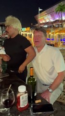 Fuera de ahí esa no es tu familia.