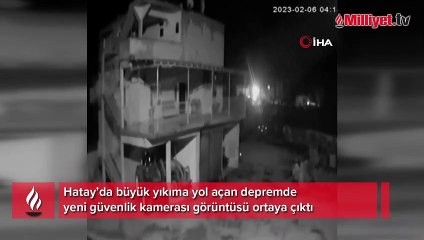 Depremde çiftliğin ambar kısmındaki traktörlerin, evin yıkılmasını önlemesi kamerada
