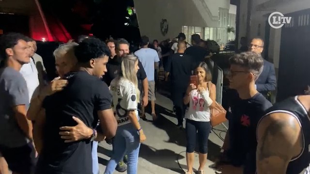 Jogadores do Vasco deixam São Januário após eliminação na Copa do Brasil