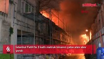 Fatih’te 3 katlı metruk binanın çatısı alev alev yandı