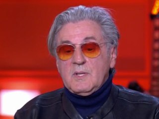 “J’ai fui tout ce qui pouvait m’empêcher d’être heureux” : Daniel Auteuil fait de tendres confidences sur sa carrière de musicien dans C à vous
