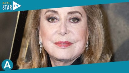 Catherine Deneuve ose la transparence, Carla Bruni dévoile ses sublimes jambes pour Saint-Laurent