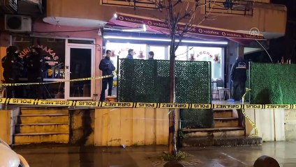 Müşteri tartıştığı kıraathane sahibini başından vurdu