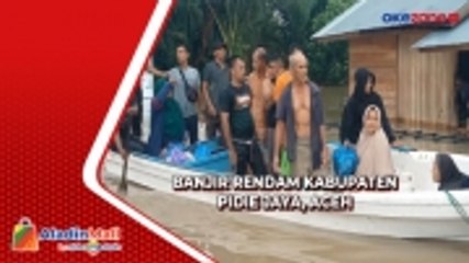 Tim SAR Kerahkan Perahu Karet untuk Evakuasi Warga yang Terjebak Banjir