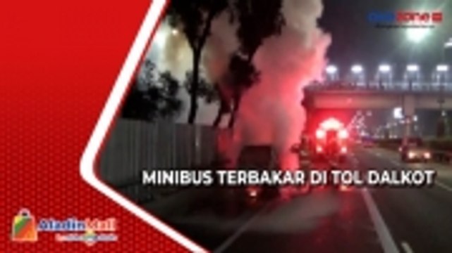 Kecelakaan 3 Mobil di Tol Dalkot Semanggi, 1 Minibus Terbakar