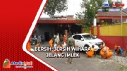 Jelang Imlek, PPSU Bersih-Bersih Wihara di Sawah Besar