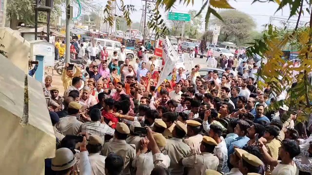 नाबालिग के अपहरण को लेकर सर्व समाज ने निकाली रैली, तीन जगह लगाया जाम