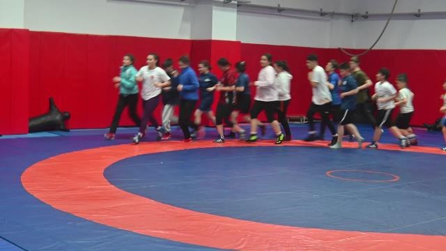 Yozgat'ın İlk Kadın Güreş Takımı Türkiye Şampiyonasına Hazırlanıyor