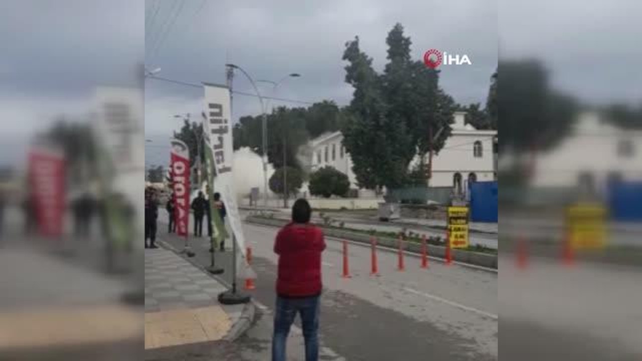 Kontrollü yıkımda cami minaresi böyle çöktü