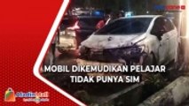 Mobil Diduga Hilang Kendali Ringsek Tabrak Pembatas Jalan di Banjarmasin