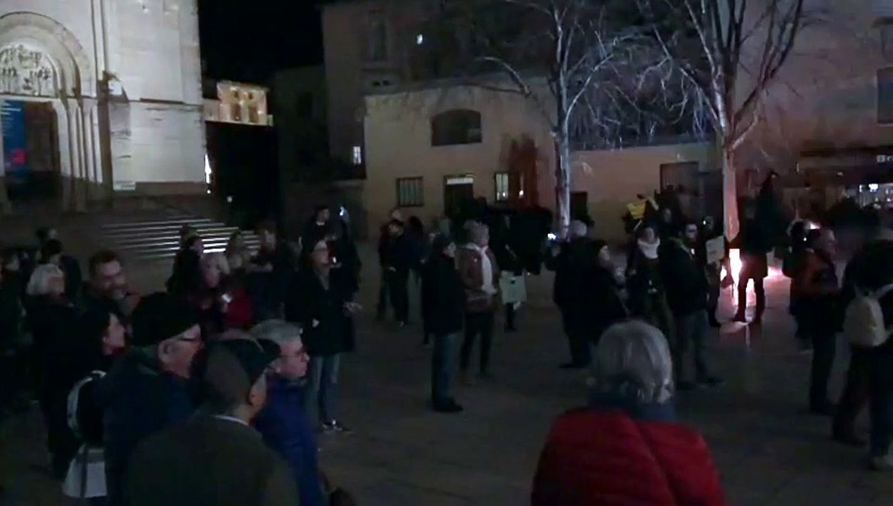 MACON - Réforme des retraites : Manifestation place St-Pierre au soir de l'annonce de l'usage du 49.3