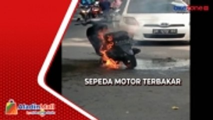 Isi Bensin di Kios Eceran Sepeda Motor Warga Mojokerto Terbakar