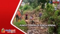 Usai Banjir, Warga dan Petugas Gabungan Bersihkan Sampah di Sungai Kendal