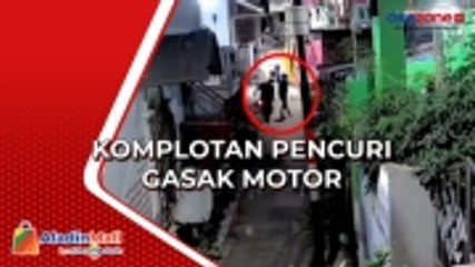 Terekam CCTV, Aksi Kompolotan Pencuri di Jatinegara Gasak Motor
