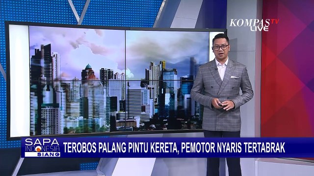 Terobos Palang Pintu Kereta, Seorang Pemotor di Kawarang Nyaris Tertabrak!