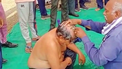 सरकार की सदबुद्धि के लिए कोटवारों ने कराया मुंडन,किया हवन