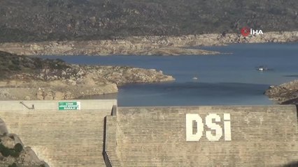 Çine Adnan Menderes Barajı'nda yükselmeyen su seviyesi umutları da düşürdü