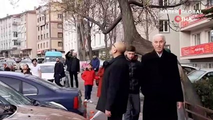 Vatandaşlar film gibi izler gibi seyretti... Kediyle karganın gülümseten kavgası kamerada