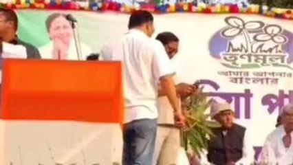 বিবেক অগ্নিহোত্রীর &#039;মিনি কাশ্মীর&#039; মন্তব্য নিয়ে রাজনৈতিক বিতর্ক