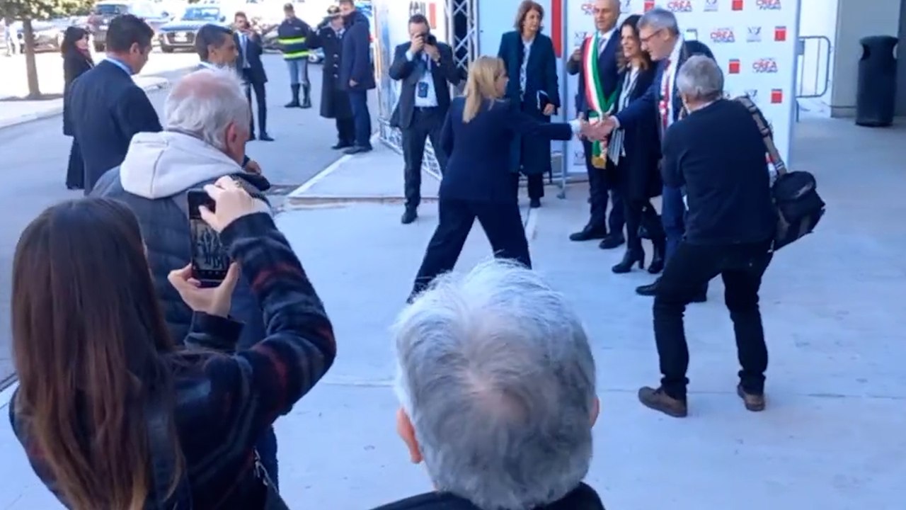 Meloni arriva al Congresso Cgil