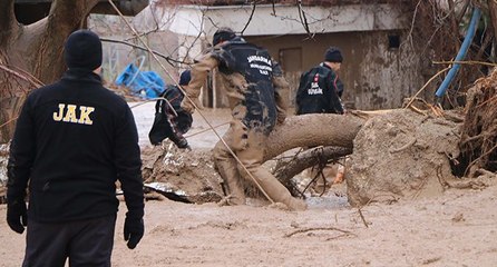 Adıyaman’da, sel sularına kapılan anne ve kızı aranıyor