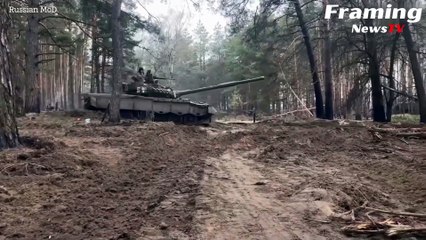 Tank lapis baja T-80 Rusia meledakkan target Ukraina yang tersembunyi di antara pepohonan