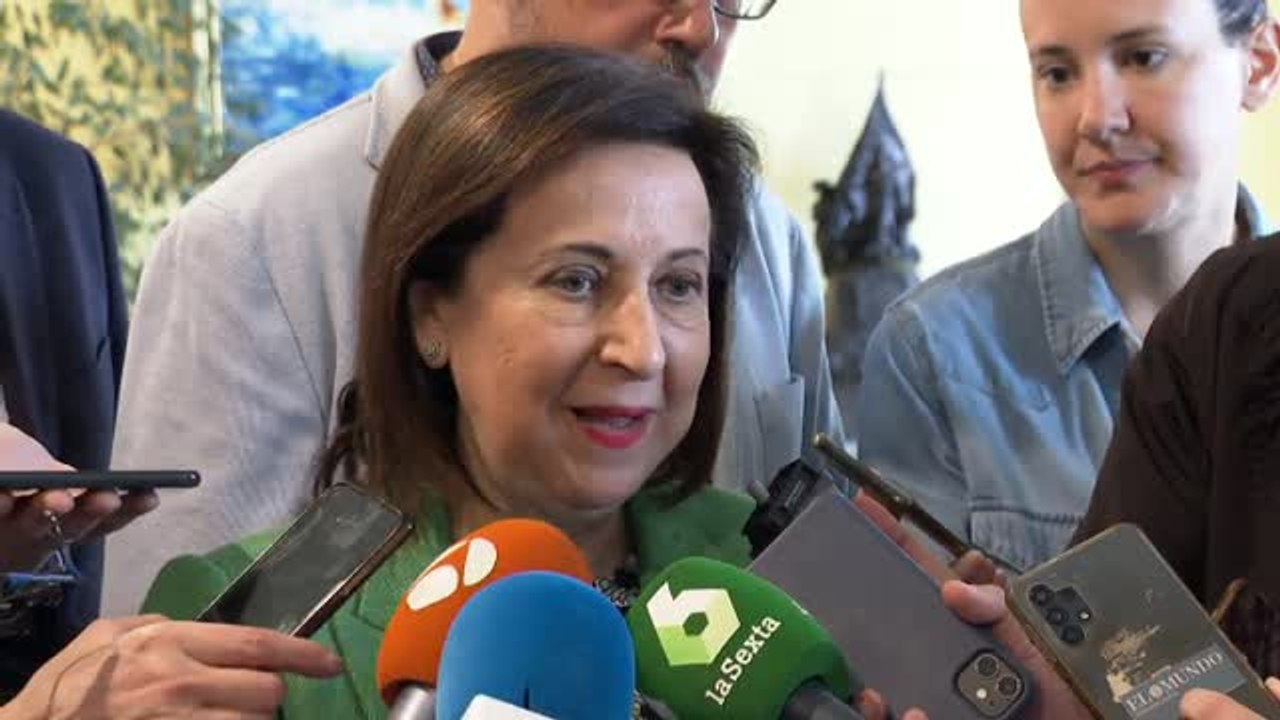 Robles señala que "España no va a participar enviando aviones de combate" a Ucrania