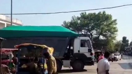 रीवा: सीमेंट फैक्ट्री की खदान पर हुई कार्रवाई, हवाई पट्टी की जमीन से चोरी करते पकड़ाई JCB