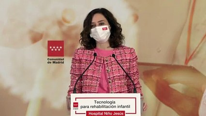 Isabel Díaz Ayuso presenta la compra de dos exoesqueletos para niños.