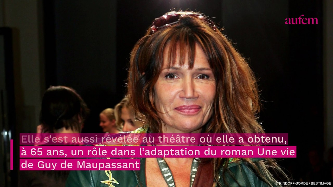 Clémentine Célarié : ses lettres “exaltées” à un comédien : “Il avait 40 ans, j’en avais 16…”