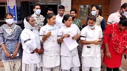 यूटीबी स्वास्थ्य कर्मियों ने काली पट्टी बांध 2 घंटे किया कार्य बहिष्कार