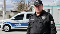 Ayakkabısını depremzedeye veren polis memuru o anları anlattı