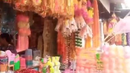 मैनपुरी: नवरात्र से पहले साज-सज्जा के सामान व खिलौनों से सजा बाजार