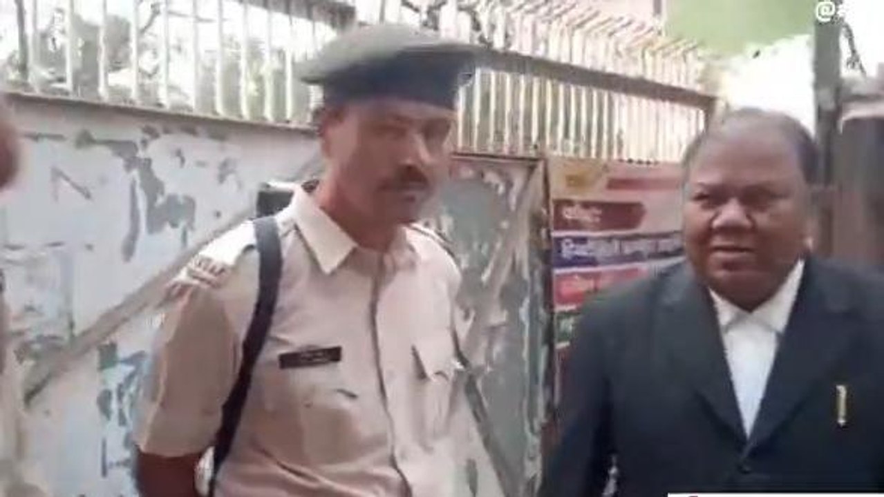 वैशाली: कैदी पर कीचड़ फेंक कर कोर्ट से हुआ फरार, नाबालिग लड़का हुआ फरार