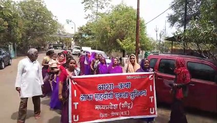 आंगनवाड़ी कार्यकर्ता सहायिका सामूहिक अवकाश पर, बिगड़ी व्यवस्था