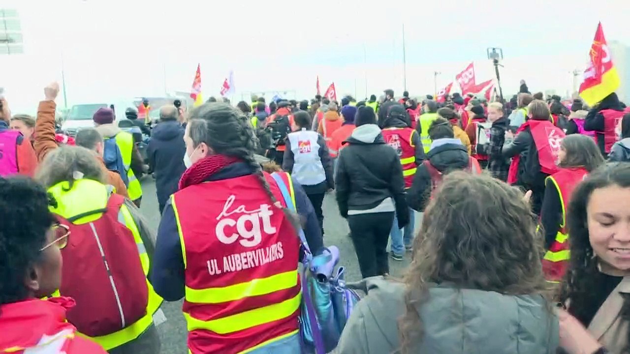 Nuevas protestas en Francia tras adopción a la fuerza de reforma de pensiones