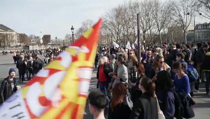 França tem mais um dia de protestos; 300 são detidos