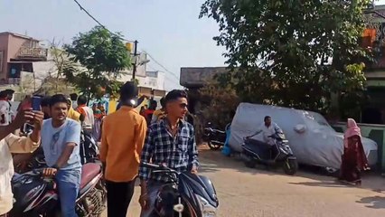 खड़ी बस में लगी आग, जलकर हुई खाक