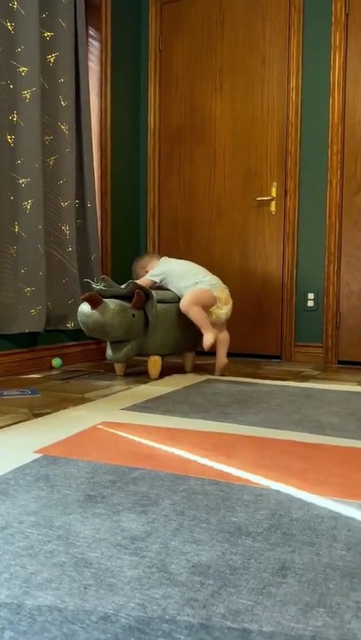 Baby boy shows uncontainable happiness when dad comes home