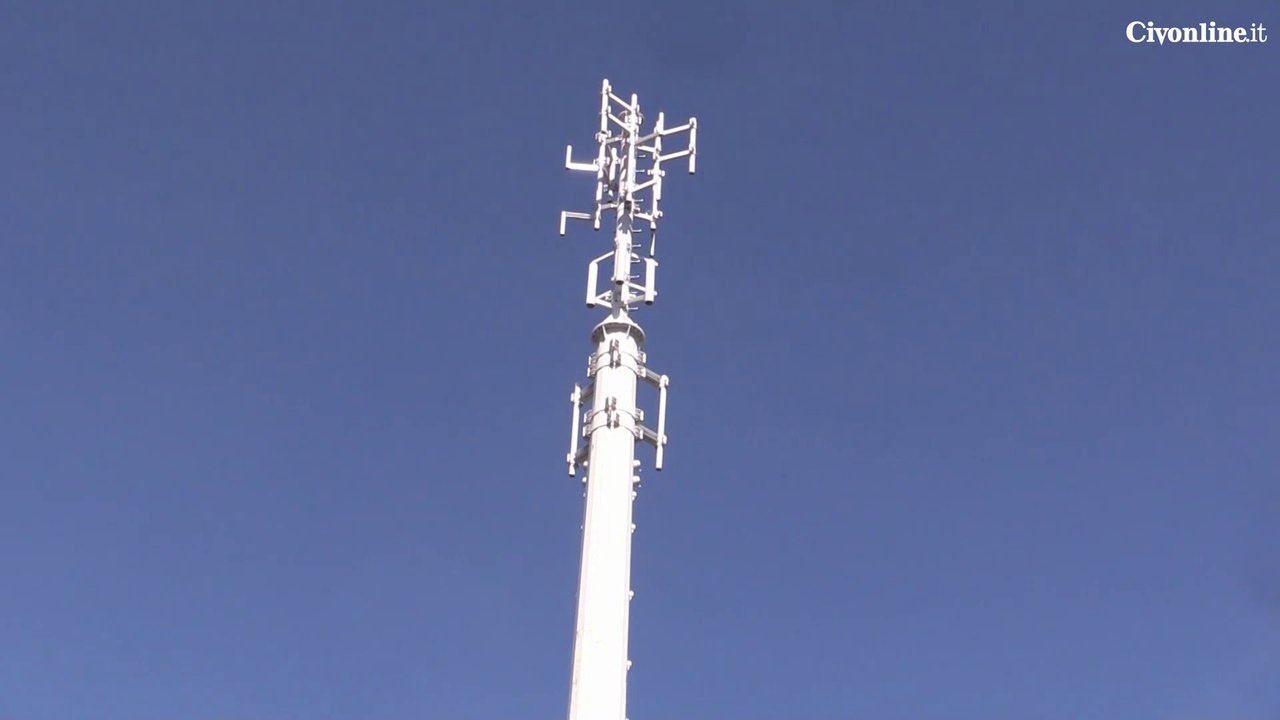 A Cerveteri spunta un'antenna di telefonia: i residenti in rivolta