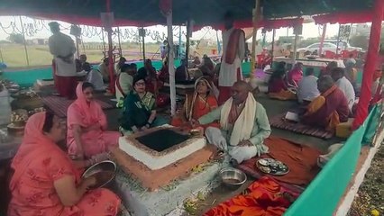 रूद्र महायज्ञ में दी जा रही आहूतियां