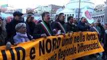 Centinaia di sindaci a Napoli per dire no al ddl Calderoli