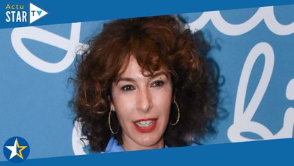 Anne Depetrini se trouvait "moche" : elle révèle ses complexes physiques, qui ont évolué d'une drôle