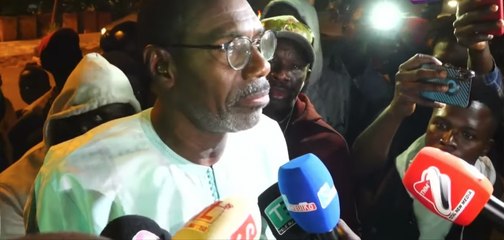 Santé «fragile »:  La demande d’Ousmane Sonko à ses militants présents devant la clinique