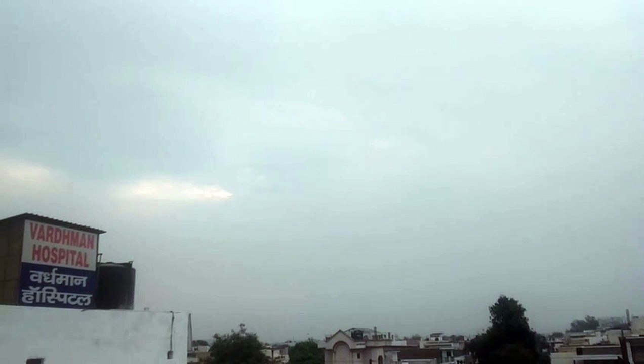 शहरों में बारिश से बदला मौसम, ओलावृष्टि से फसलों को नुकसान, देखें वीडिया