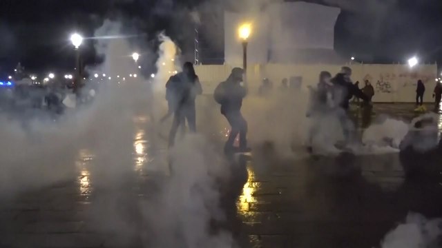 마크롱 물러나라 프랑스 연금 개혁 반대 시위 격화...주말 대규모 집회 / YTN