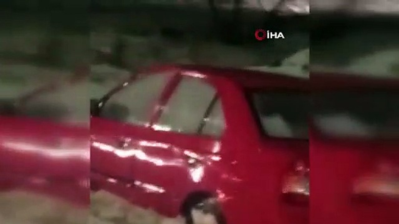 Gaziantep'te şiddetli dolu yağışı kenti beyaza bürüdü