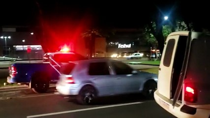 Com pneu furado, condutor em surto foge da PM pela Avenida Brasil e é atendido pelo Samu