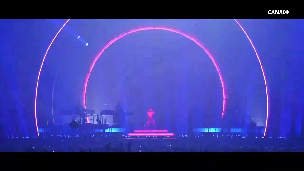 Pourquoi le concert de Juliette Armanet, qui était diffusé hier soir sur Canal Plus, a été brutalement interrompu à 22h37 et la salle de concert évacuée ?